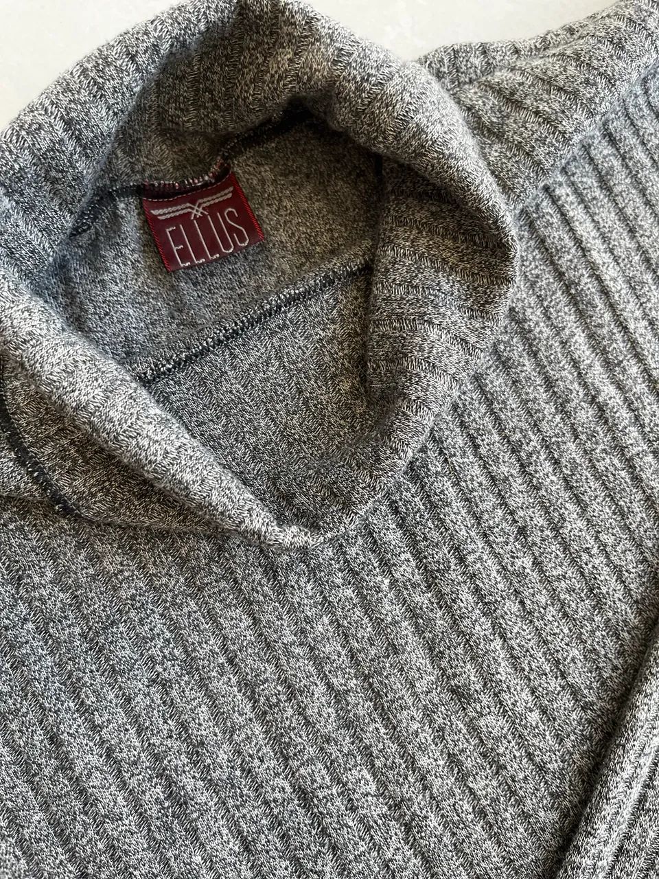 Blusa Ellus gola alta canelada cinza -  M - Foto 4