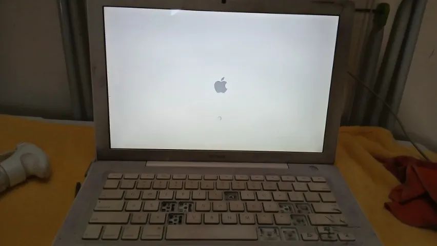 Macbook Apple A1181 - leia