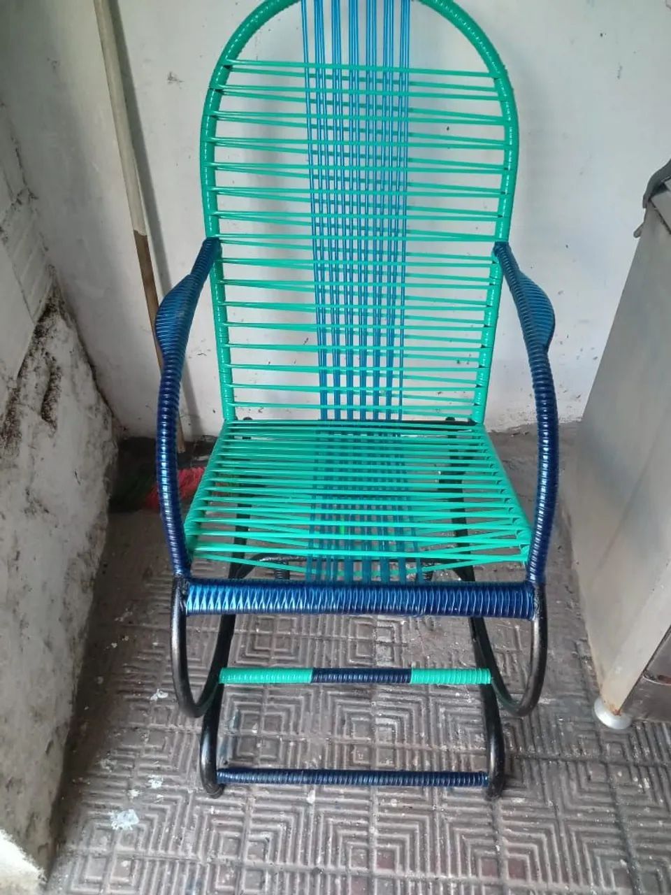 VENDO UMA CADEIRA DE BALANCO