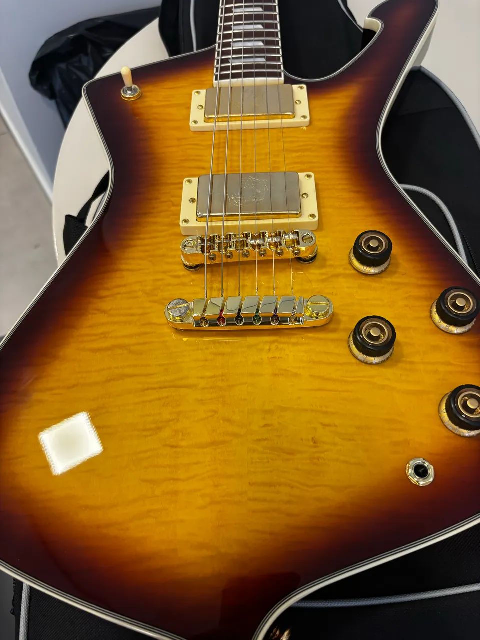 Vendo ou troco guitarra nova sem uso ibanez paul Stanley - Foto 6