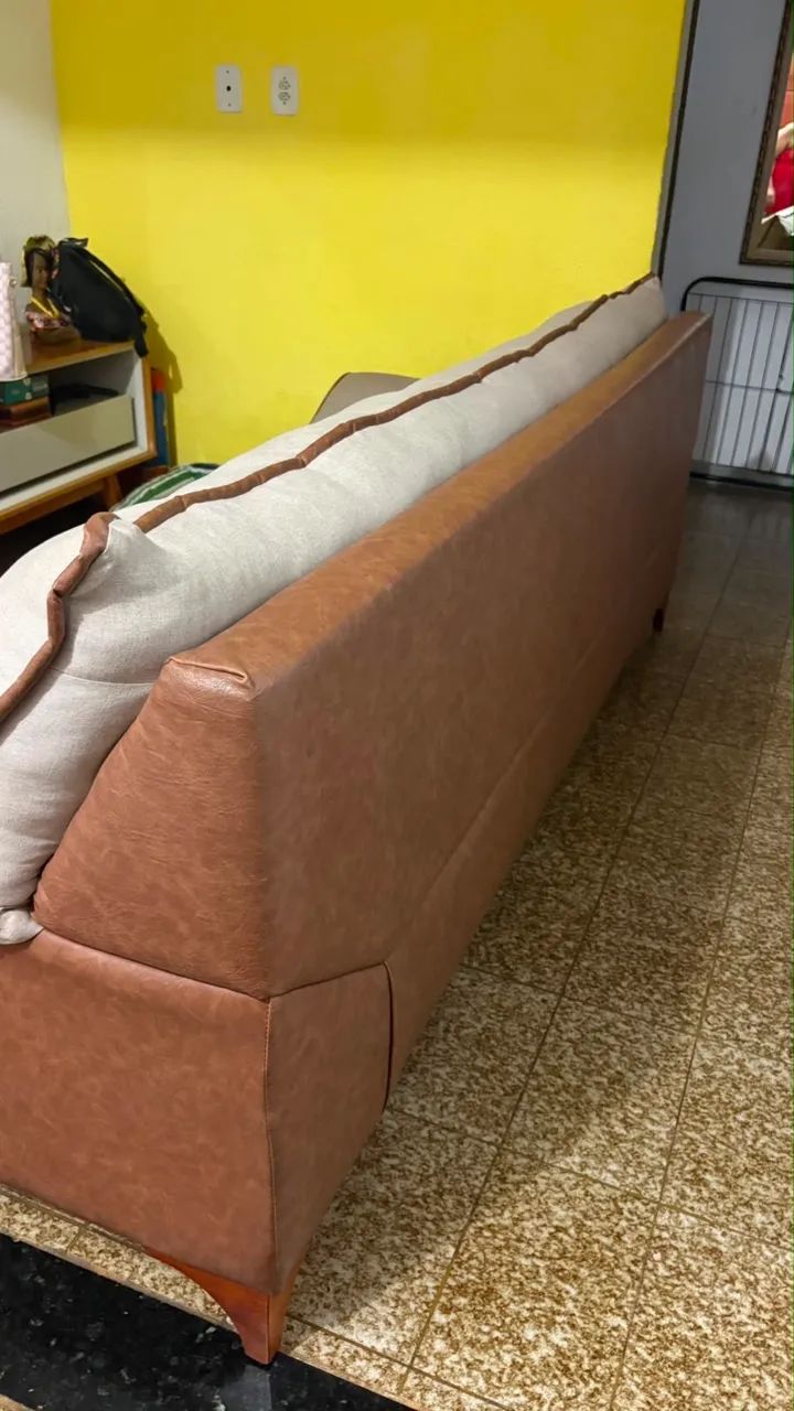 Vendo Sofá 3 lugares extremamente conservado  - Foto 2