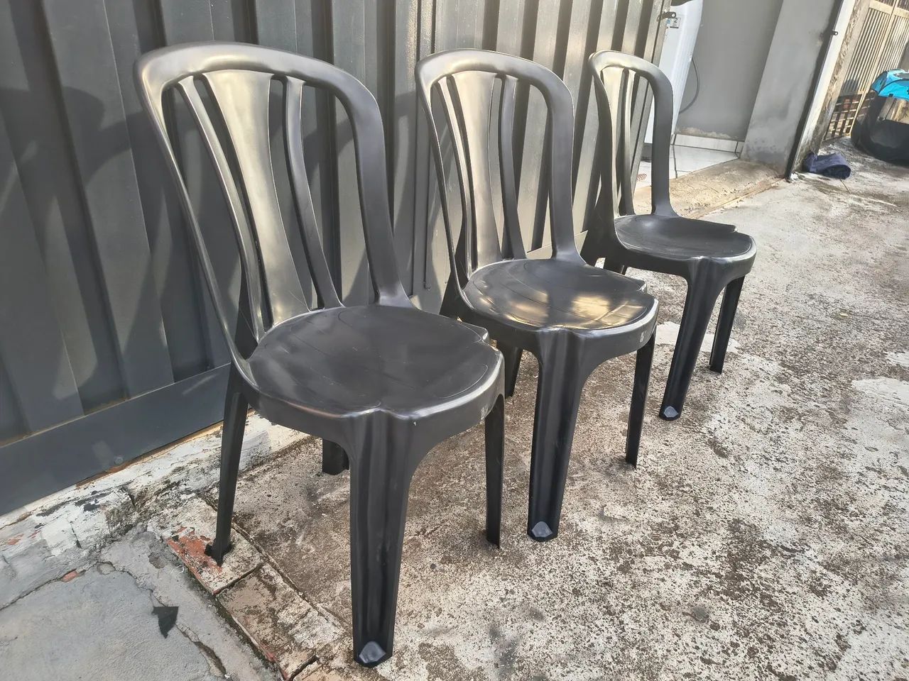 3 CADEIRAS FIRMES E CONSERVADAS. BOTUCATU