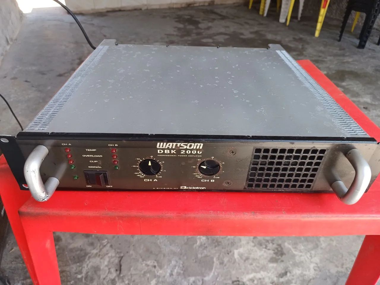 Amplificador dbk 2000