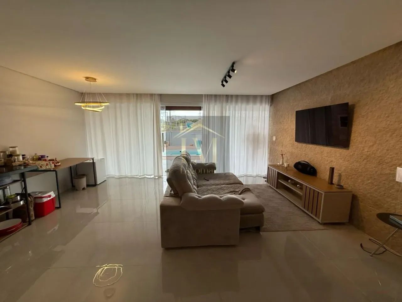 Casa a venda com piscina e ótimo acabamento