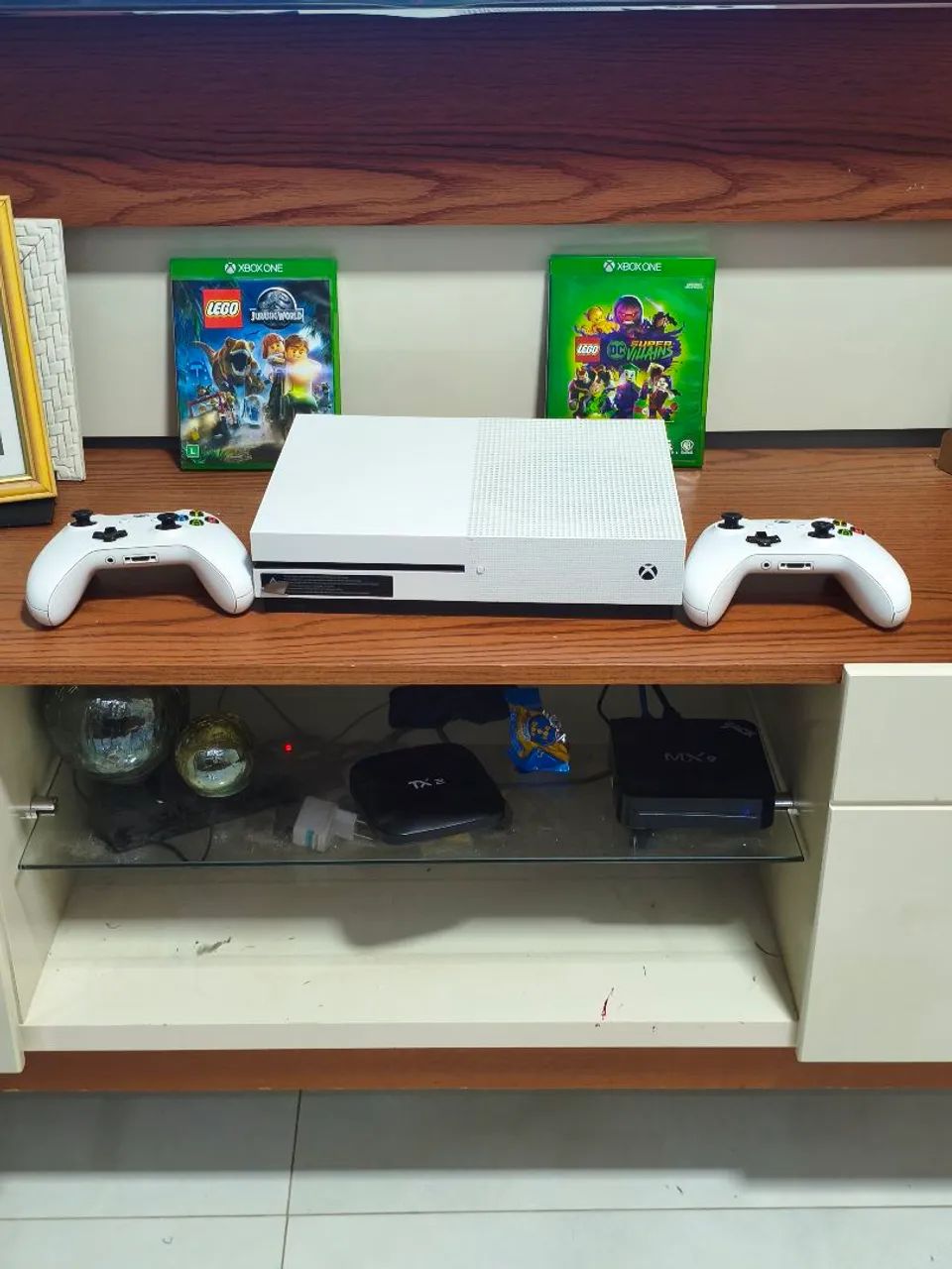 Console Xbox one com 2 controles e 2 jogos 