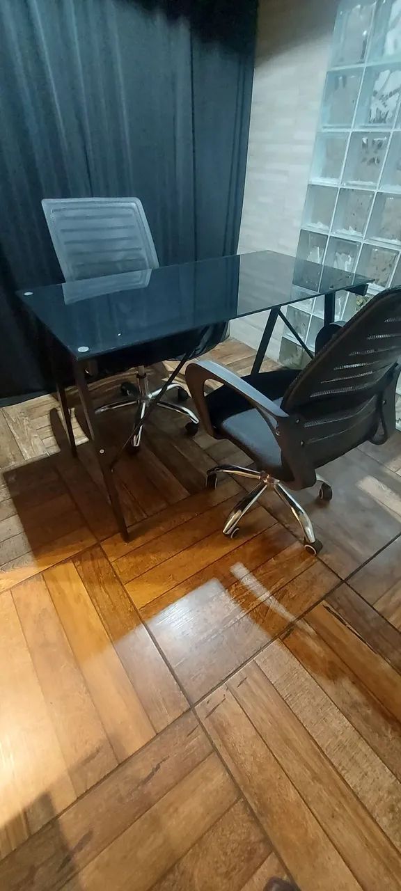 Mesas e cadeiras escritório!