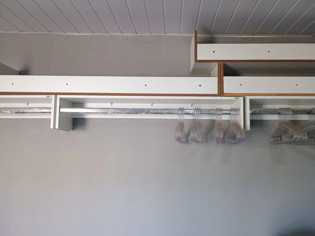 Vendo móveis para loja de roupa , incluindo o balcão  - Foto 2