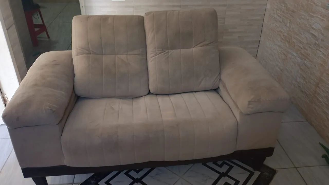 Sofá de dois lugares 