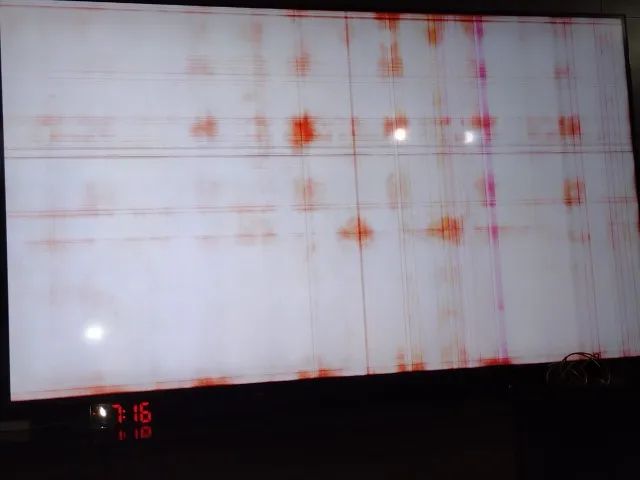 TV LG 86 POLEGADAS PARA CONSERTO OU PEÇAS - TELA APRESENTANDO RISCOS 