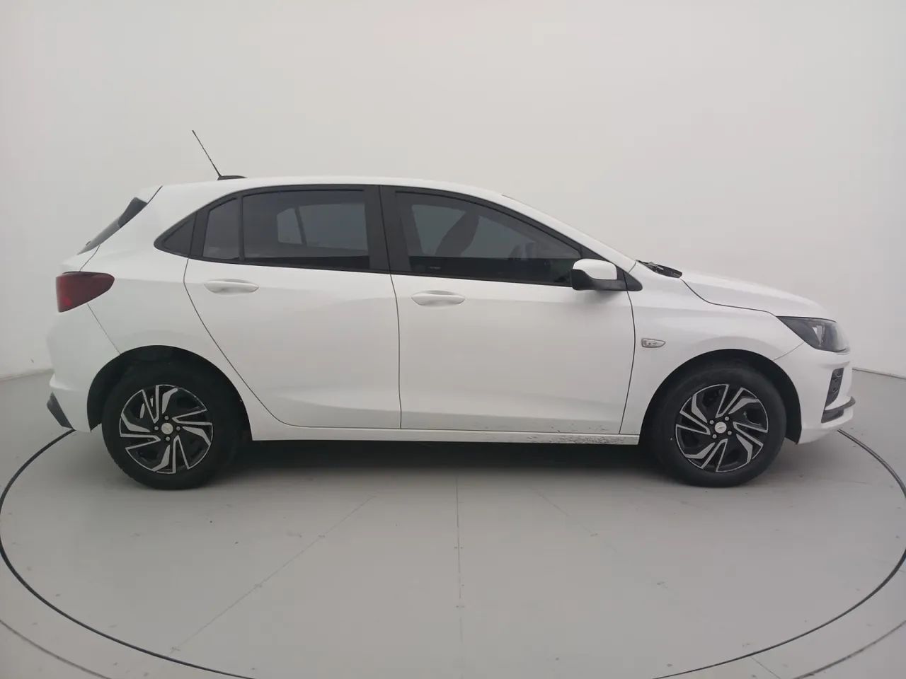 Chevrolet Onix Hatch 1.0 12V Flex Mec. 4P, foto 6 de 18
