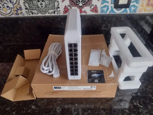 Switch Ubiquiti UniFi Lite 16 Poe BR - Foto 4
