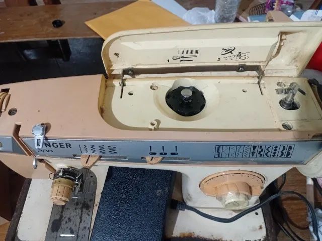 Máquina de costura singer 288 antiga e boa. - Foto 3