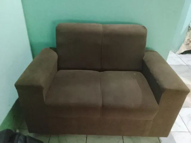 Sofá 2 lugares e banco acochoado com espuma e couro.250 cada   - Foto 4