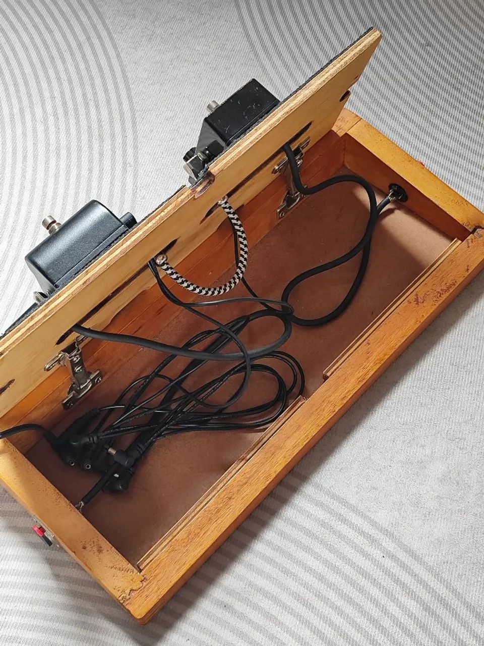 Pedalboard custom + 2 pedais - Foto 2