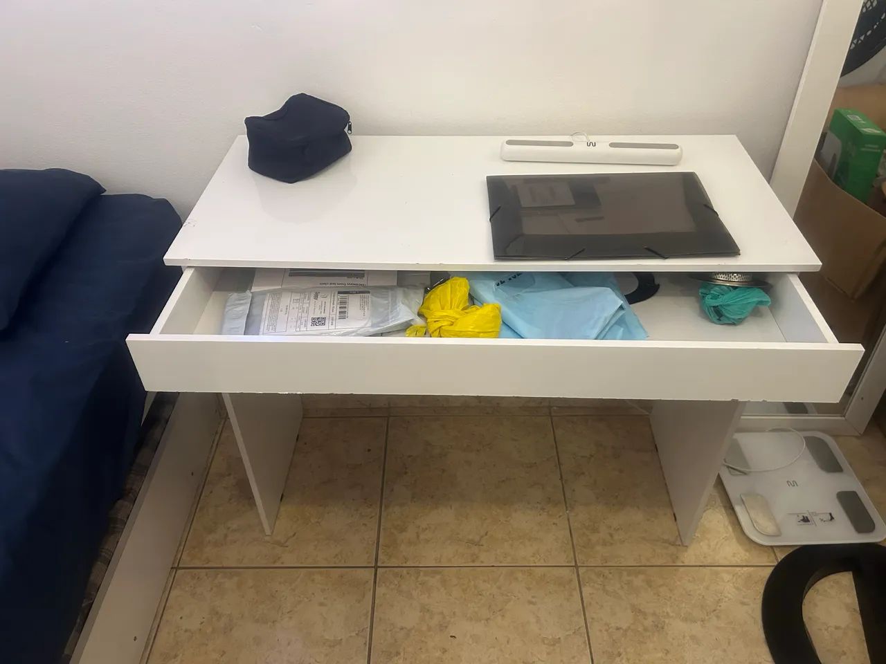Escrivaninha pequena498145770824028161