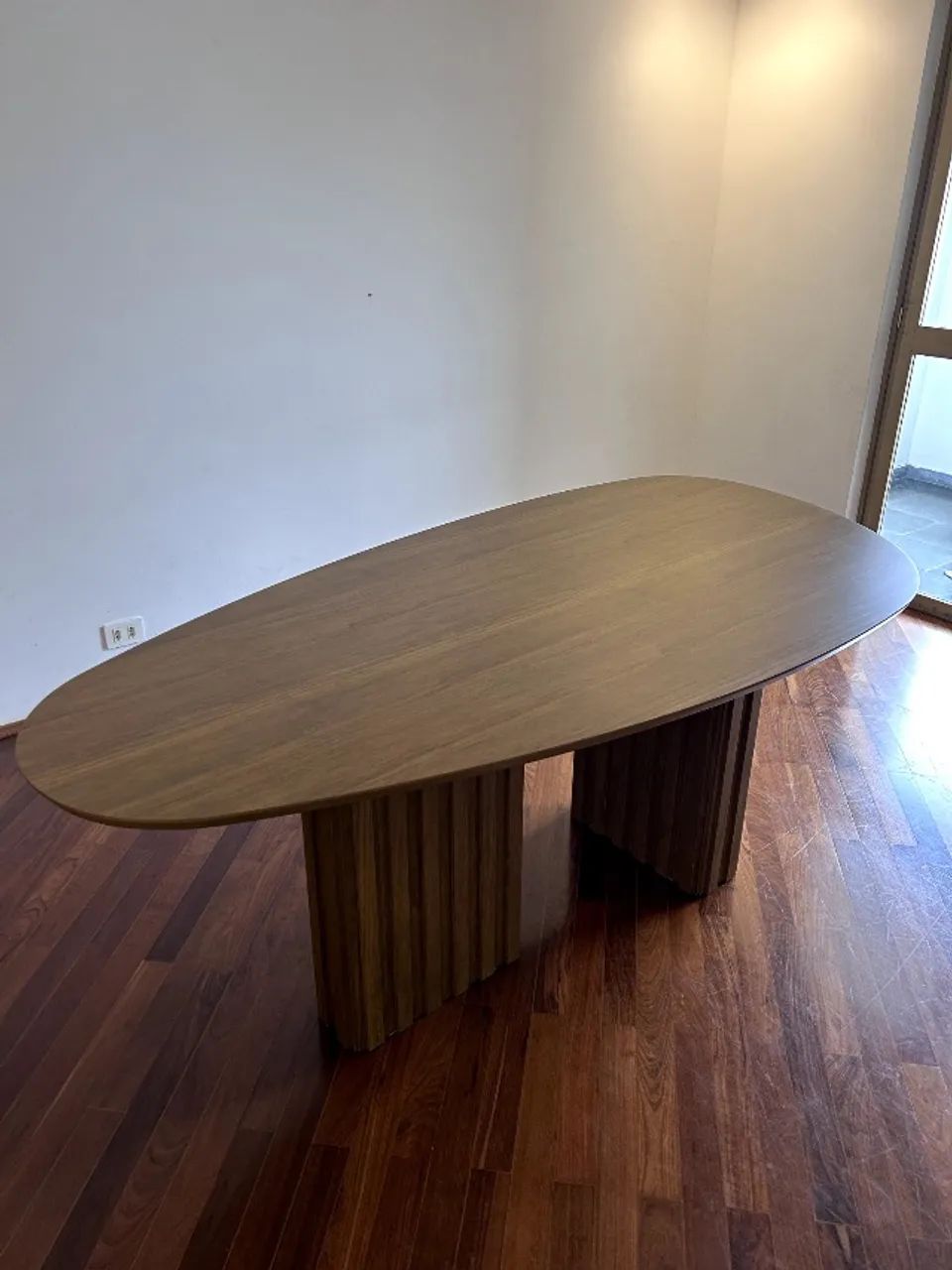 Mesa de Jantar Orgânica (Até 10 lugares)