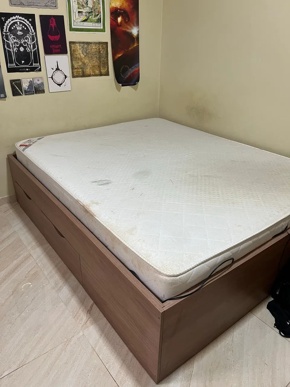 Cama e colchão  Queen 