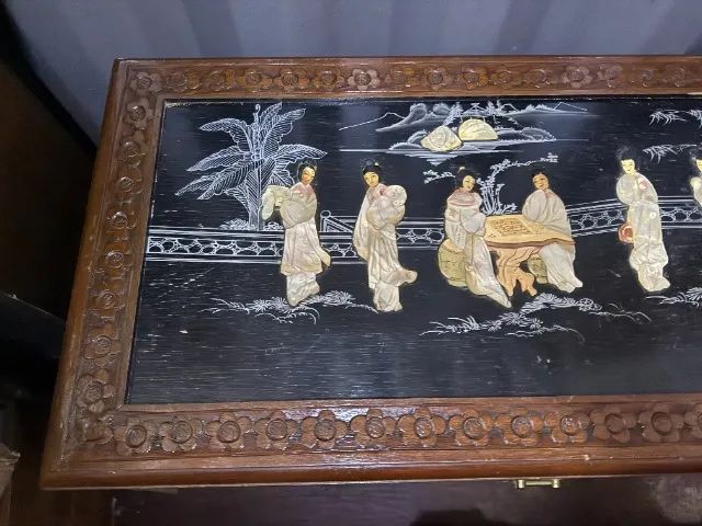 Baú / arca vintage chinesa em madeira e madrepérola - Foto 2