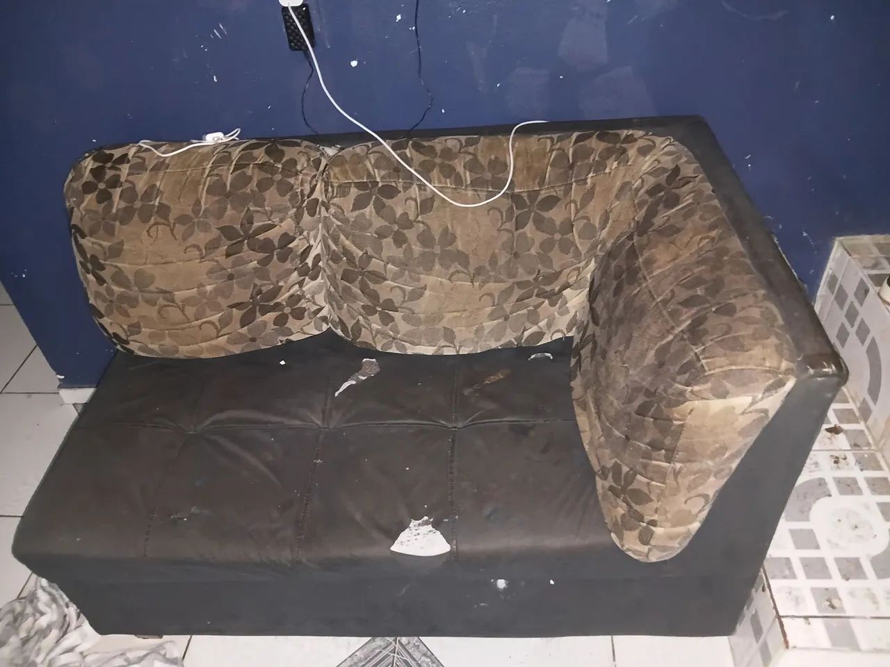 Sofá velho em boas condições 65568082573569120