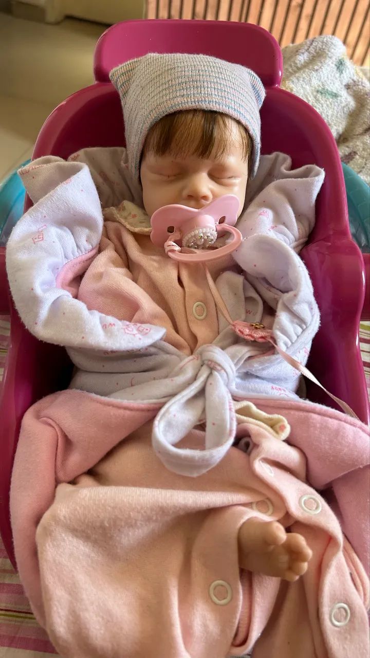 Boneca bebê Reborn 100% silicone 49 cm completa com acessórios  - Foto 2