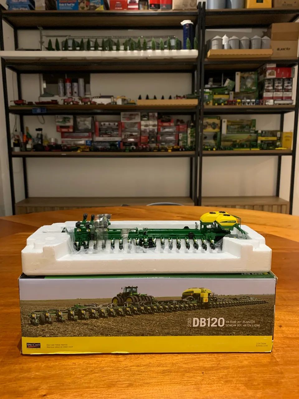 Miniatura Plantadeira John Deere DB120 1/64 