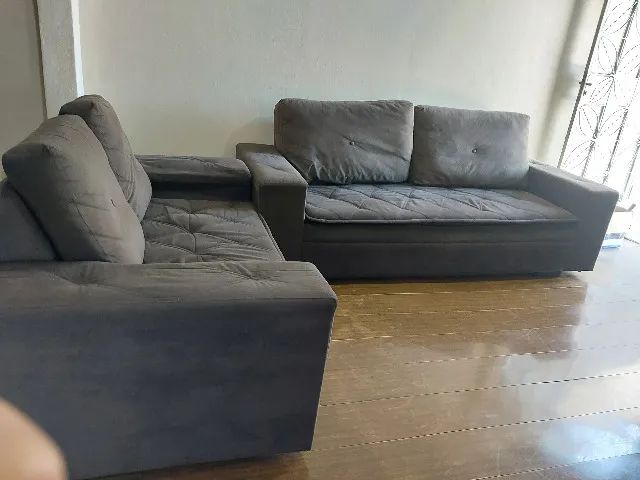 Conjunto sofá dois e três lugares.