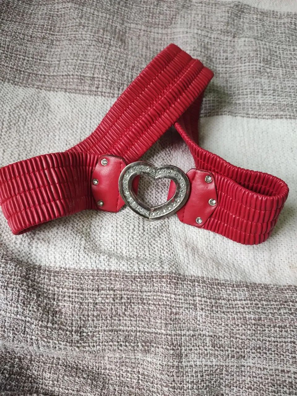 Cinto feminino elegante (usado) com elástico 