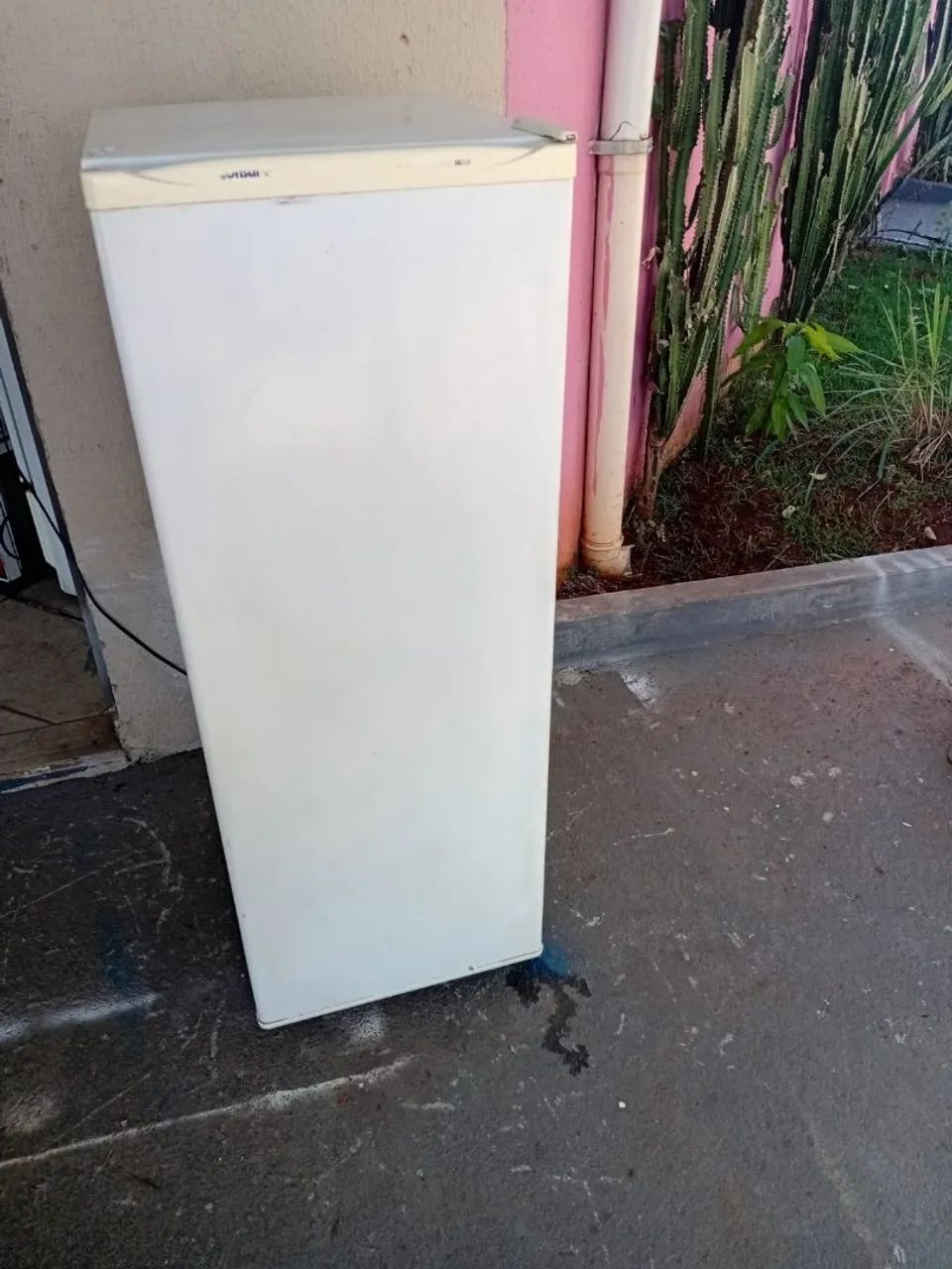 Freezer, vertical, Electrolux, slim, 157L