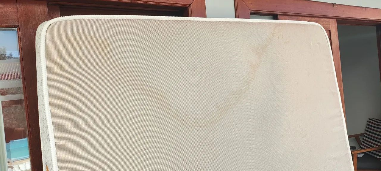 Vendo cama box Queen bem usada - Foto 3