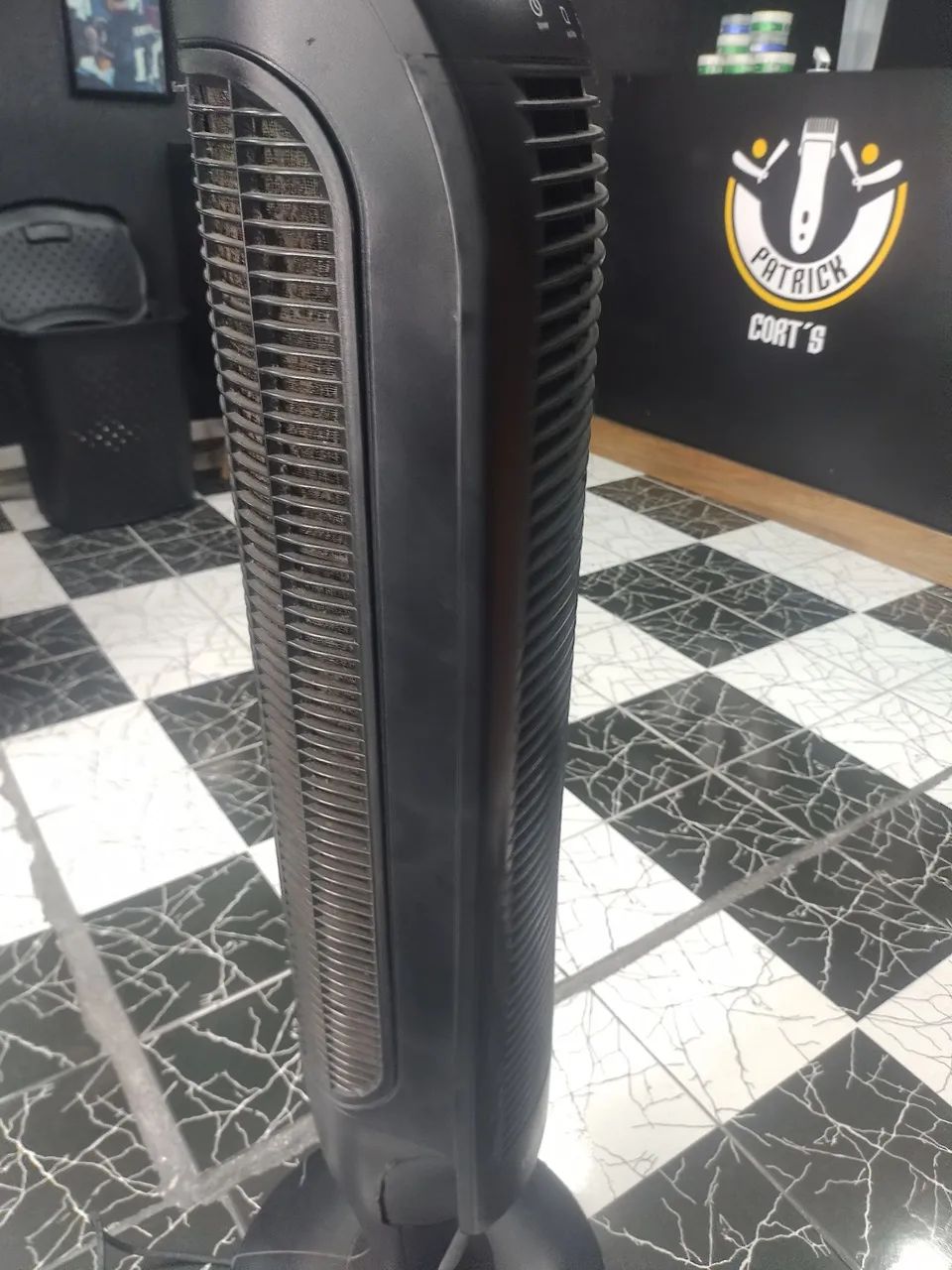 Vendo Ventilador Vertical marca Hone Ywell obs. nao esta funcionando R$ 150,00 - Foto 4