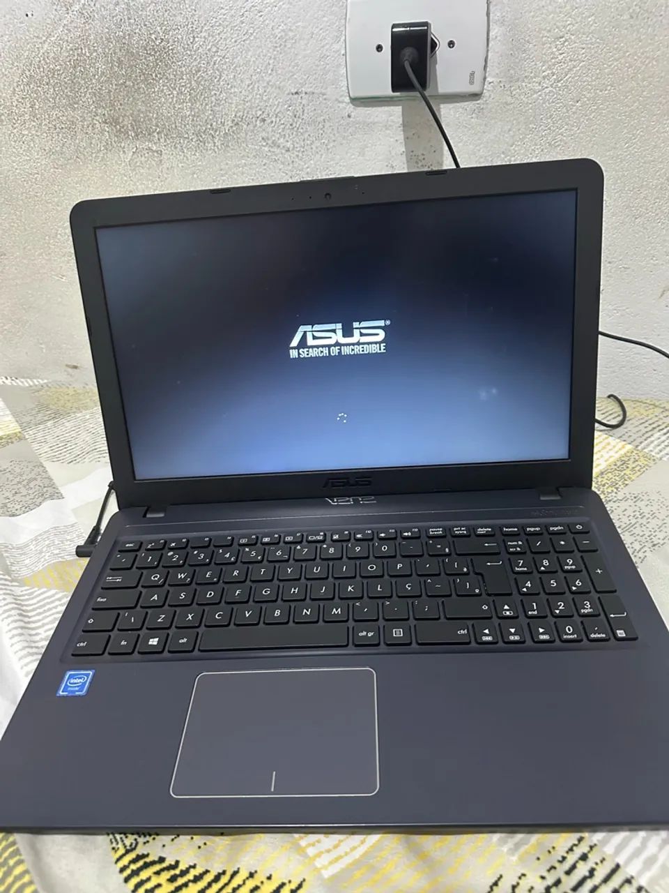 Vendo notebook da asus 2.000