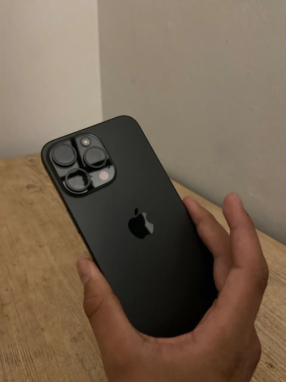 iPhone 15 Pro Max 256gb - Bateria 100% - Celulares e Smartphones
