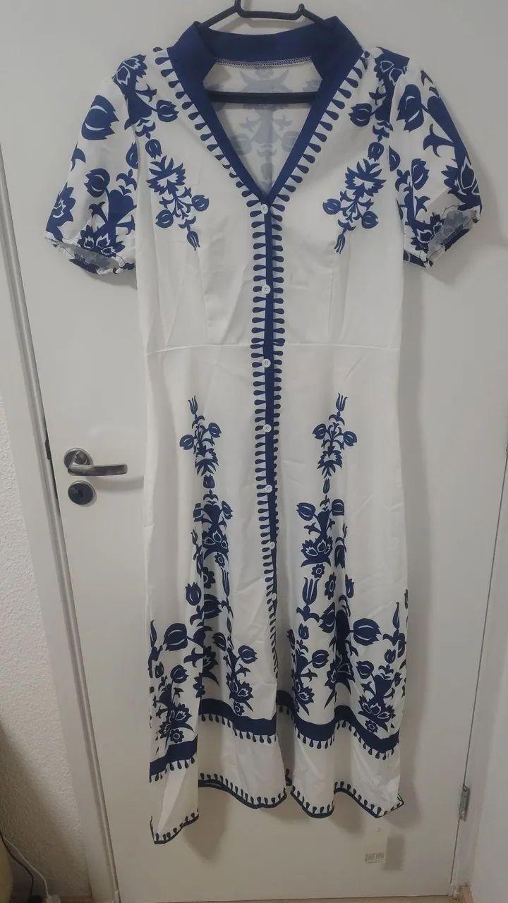 Vestido azul e branco Lovito 