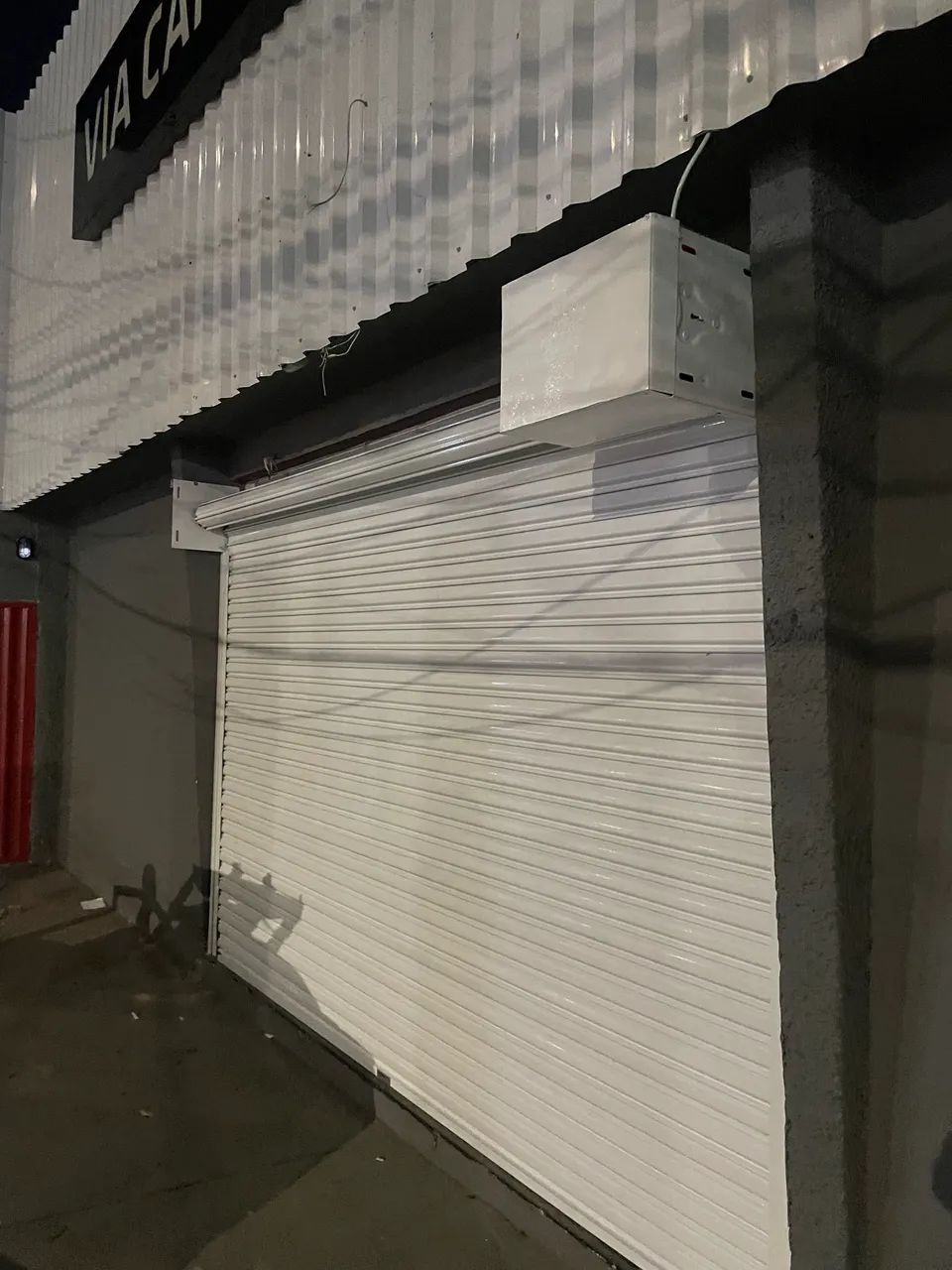 Fabricacao de portas automáticas e serralheria em geral. - Foto 4