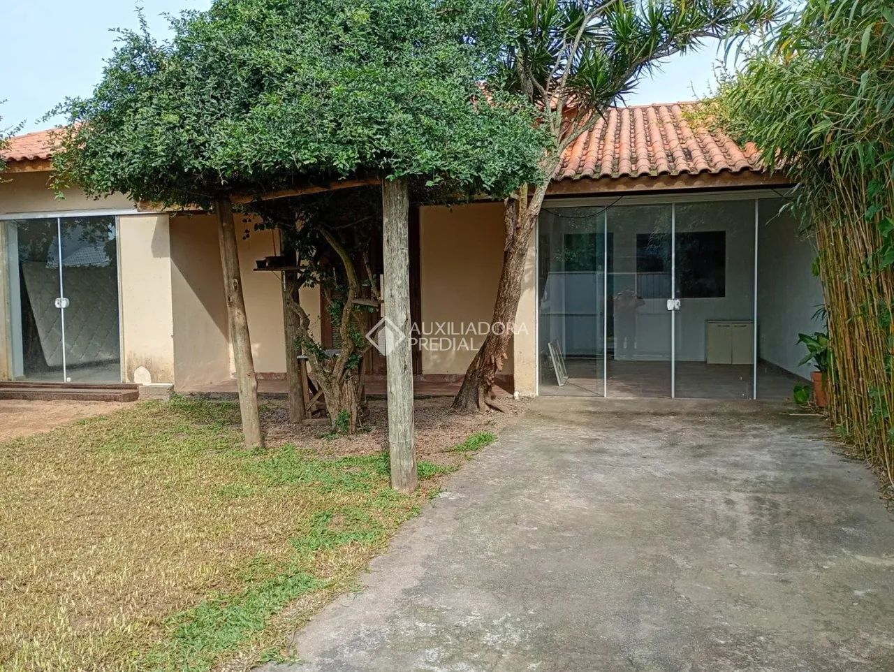Casa 2 dormitórios com pátio no Morro das Pedras - Foto 4