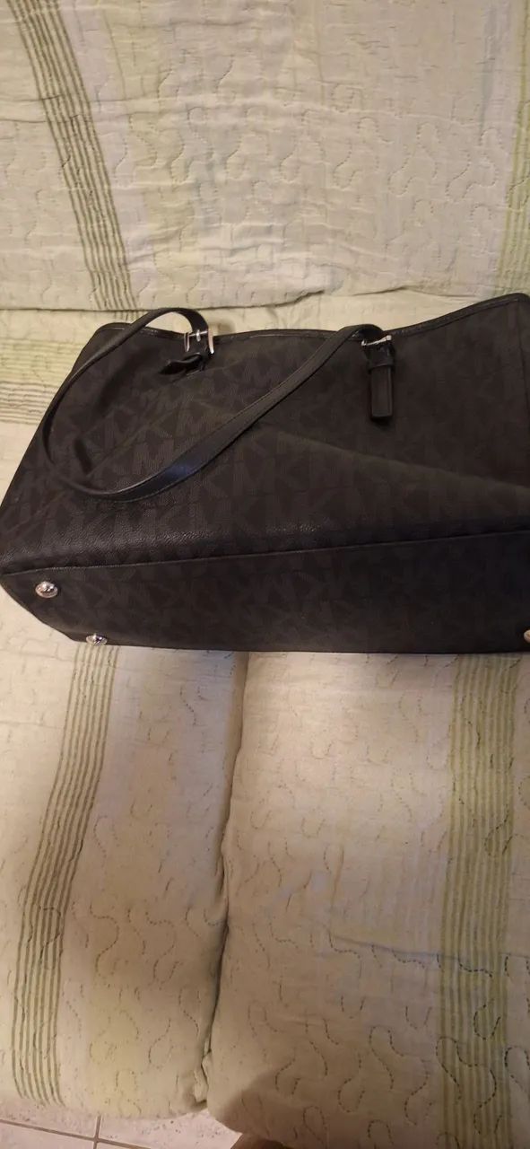 Bolsa Michel Kors Jet  set logo preto - Foto 5