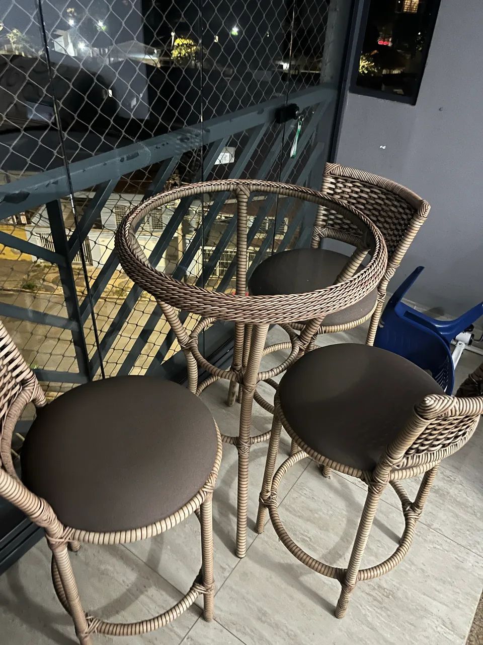 Mesa Bristo com 3 cadeiras 