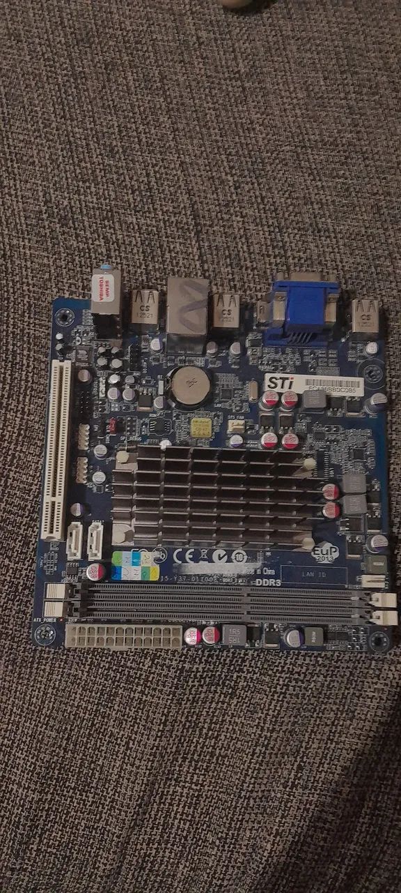 Placa-mãe STI DDR3 com processador AMD integrado