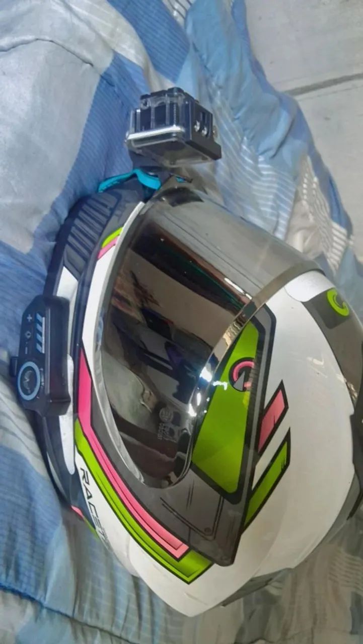 Capacete top com câmera e fone 