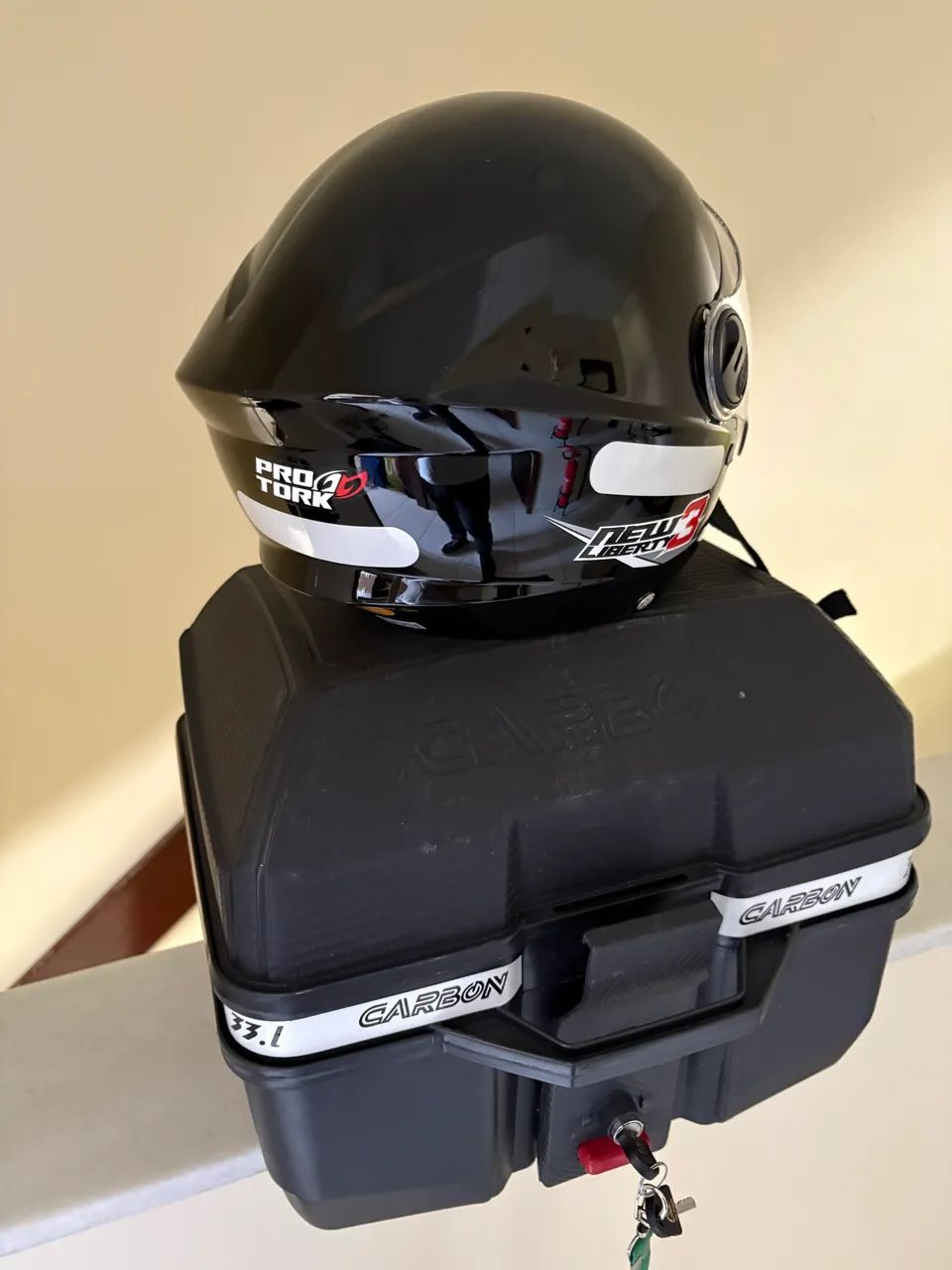 Capacete 58 + Baú 34lt