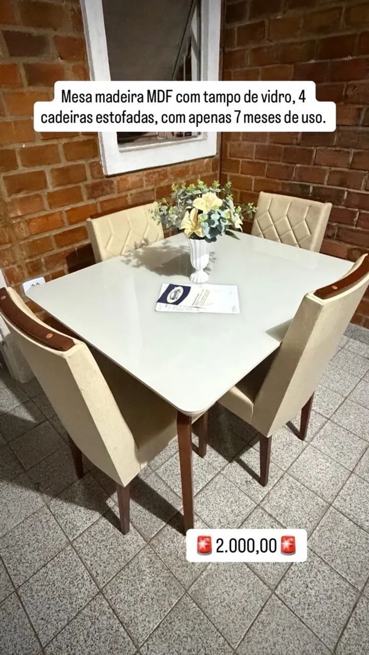 Mesa 100% MDF com tampo de vidro e 4 cadeiras estofadas 
