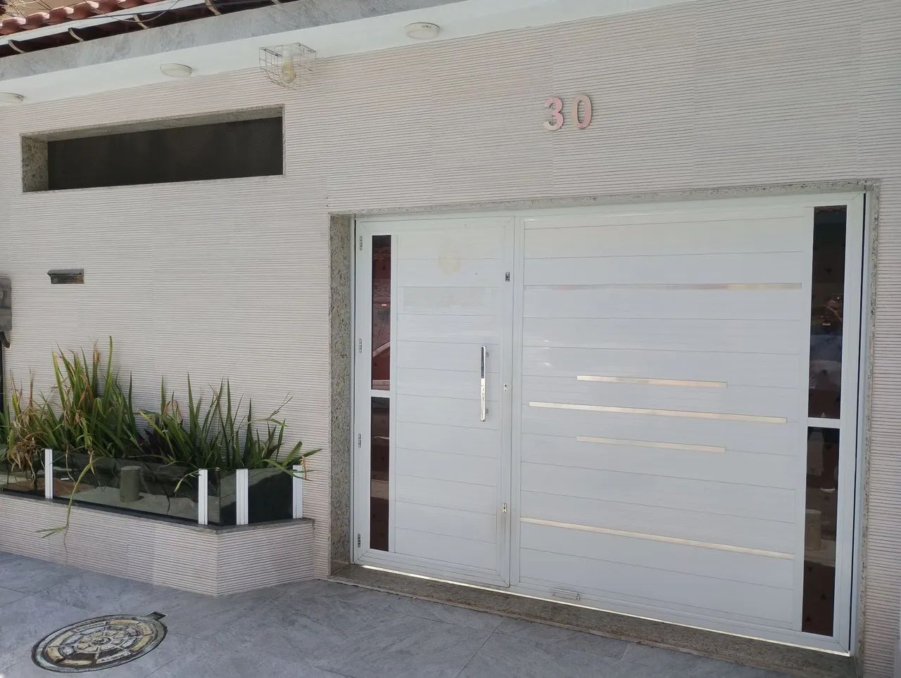 Casa 2 quartos, garagem,100 % independente 