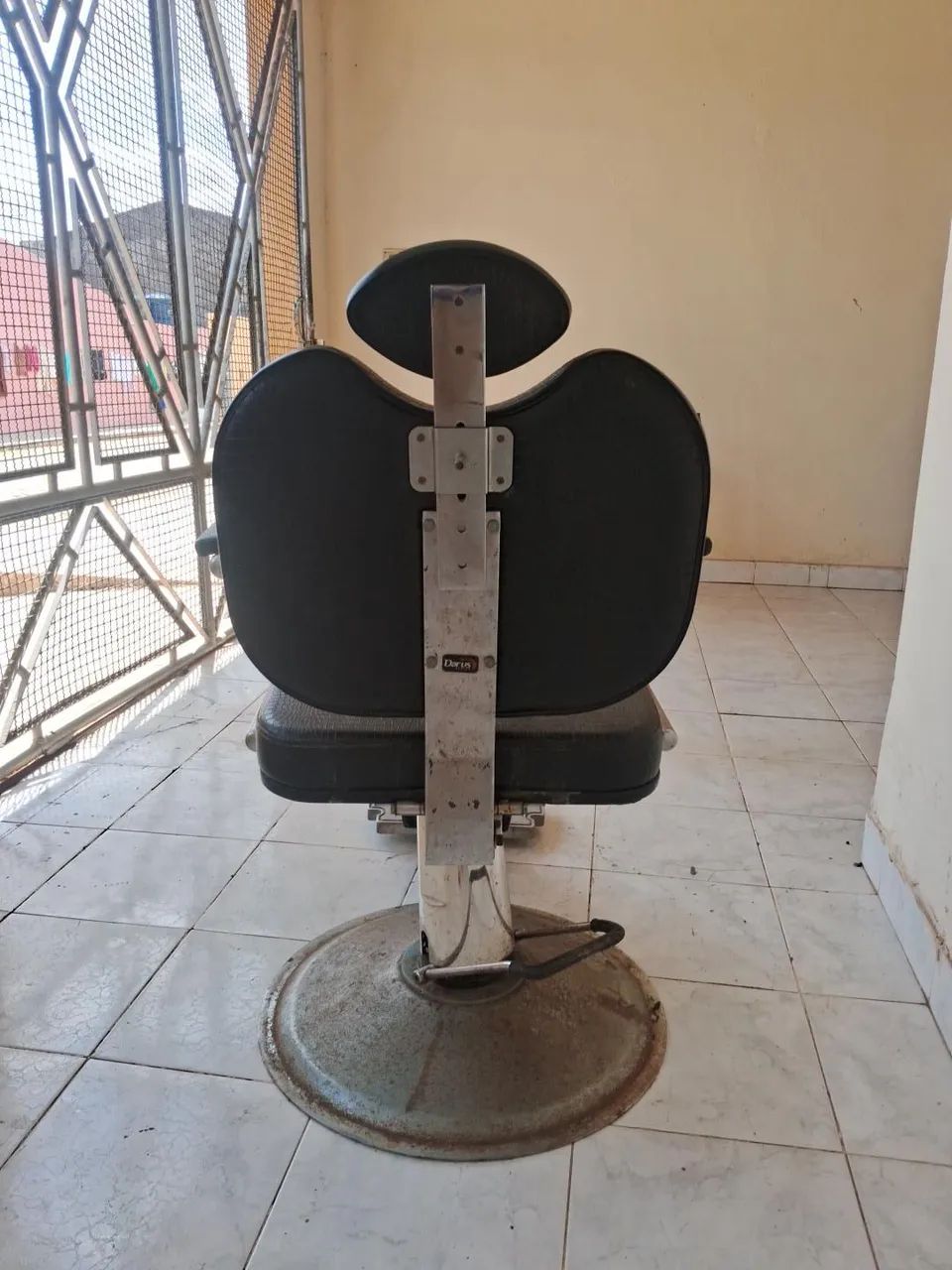 Cadeira Darus para barbeiro  - Foto 2