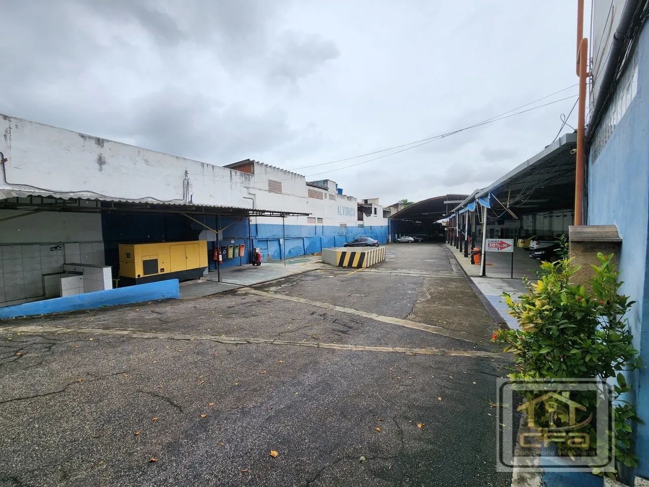 Galpões na estrada Intendente Magalhães - Foto 2