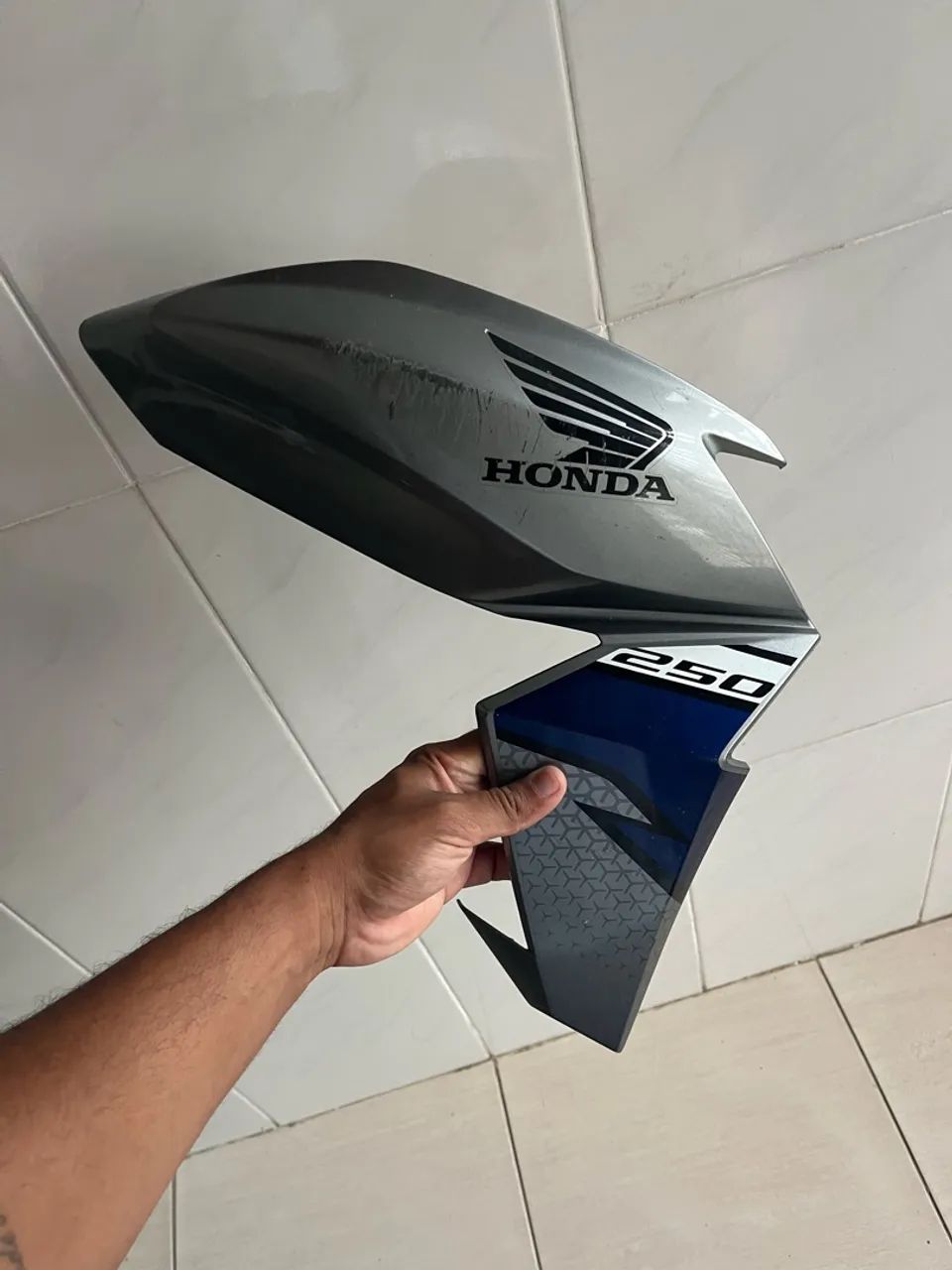 ABA DIREITA CB 250 (carenagem)