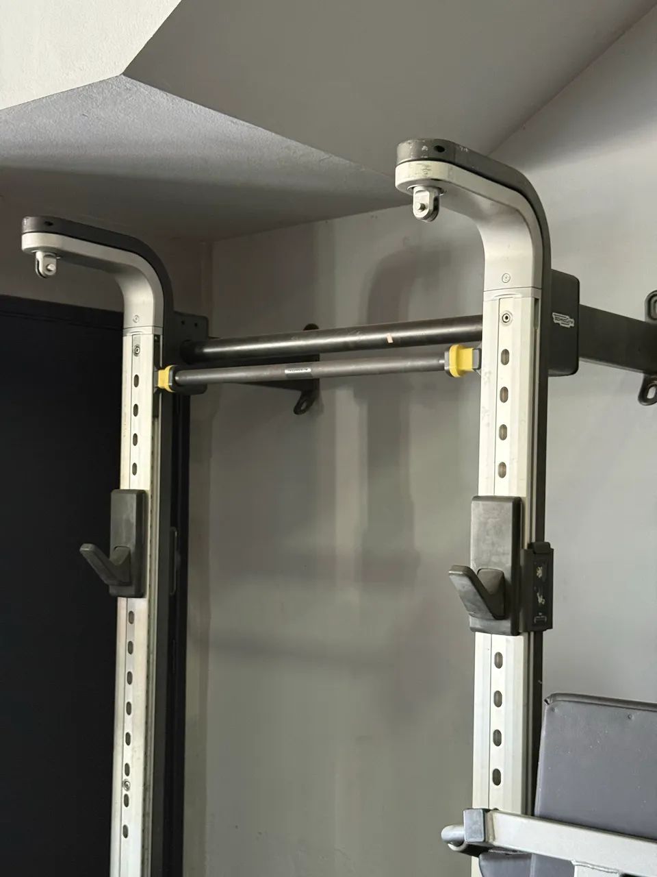 Technogym Omnia 3 - Rack de Agachamento e Treino Funcional Profissional