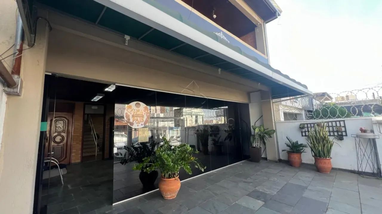 CASA COMERCIAL COM 3 QUARTOS SENDO 2 SUITES E SALÃO EM BAIXO EM SOROCABA - Foto 2