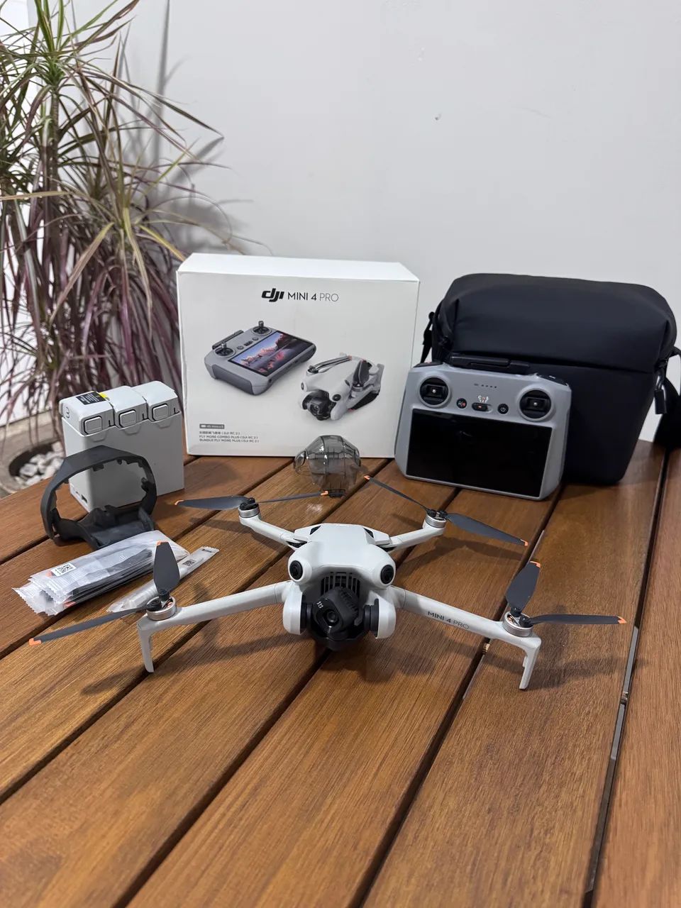 Drone DJI Mini 4 Pro Fly More Combo Plus Estado de Novo! - Foto 3