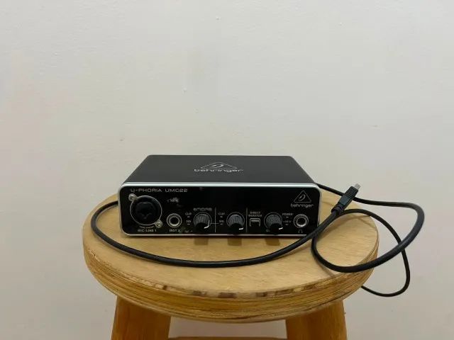 Interface de Áudio Behringer U-Phoria UMC22