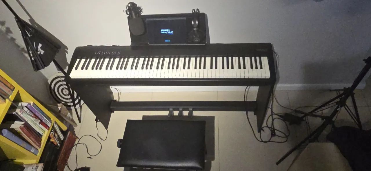 Roland FP30X Completo com Pedal Triplo, Estante e Banqueta
